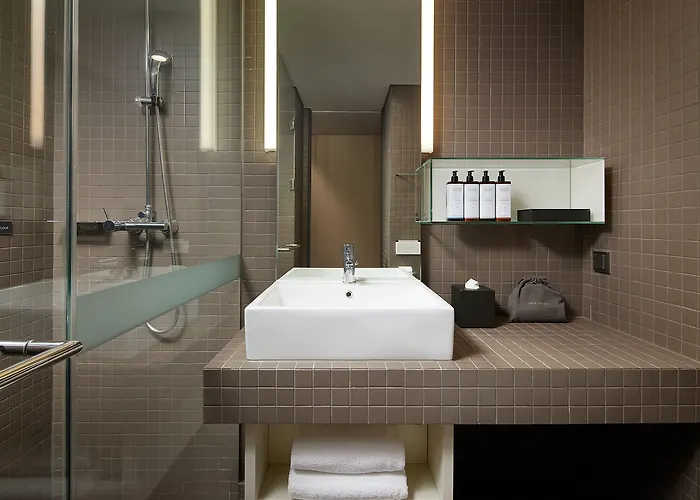 Shilla Seodaemun Station 4*